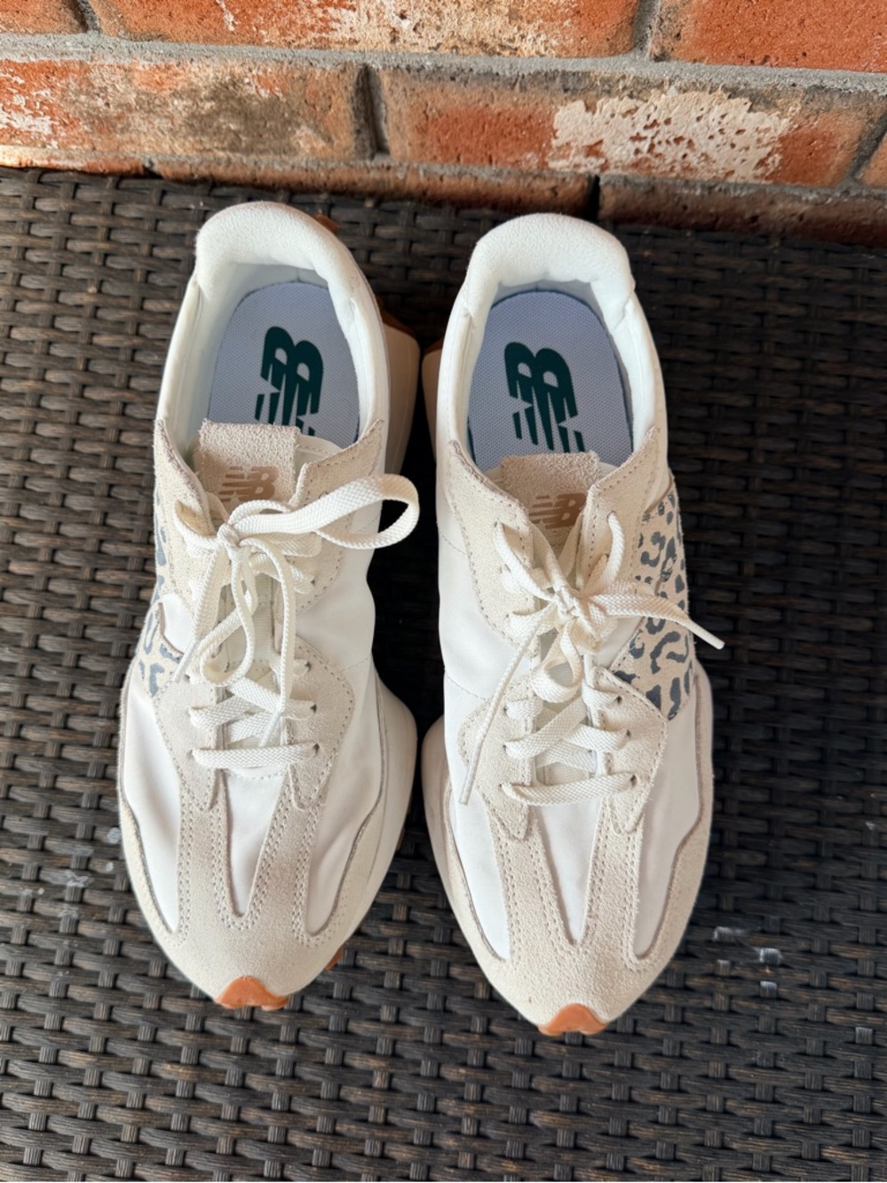 New Balance 327 - Picture 2 of 5